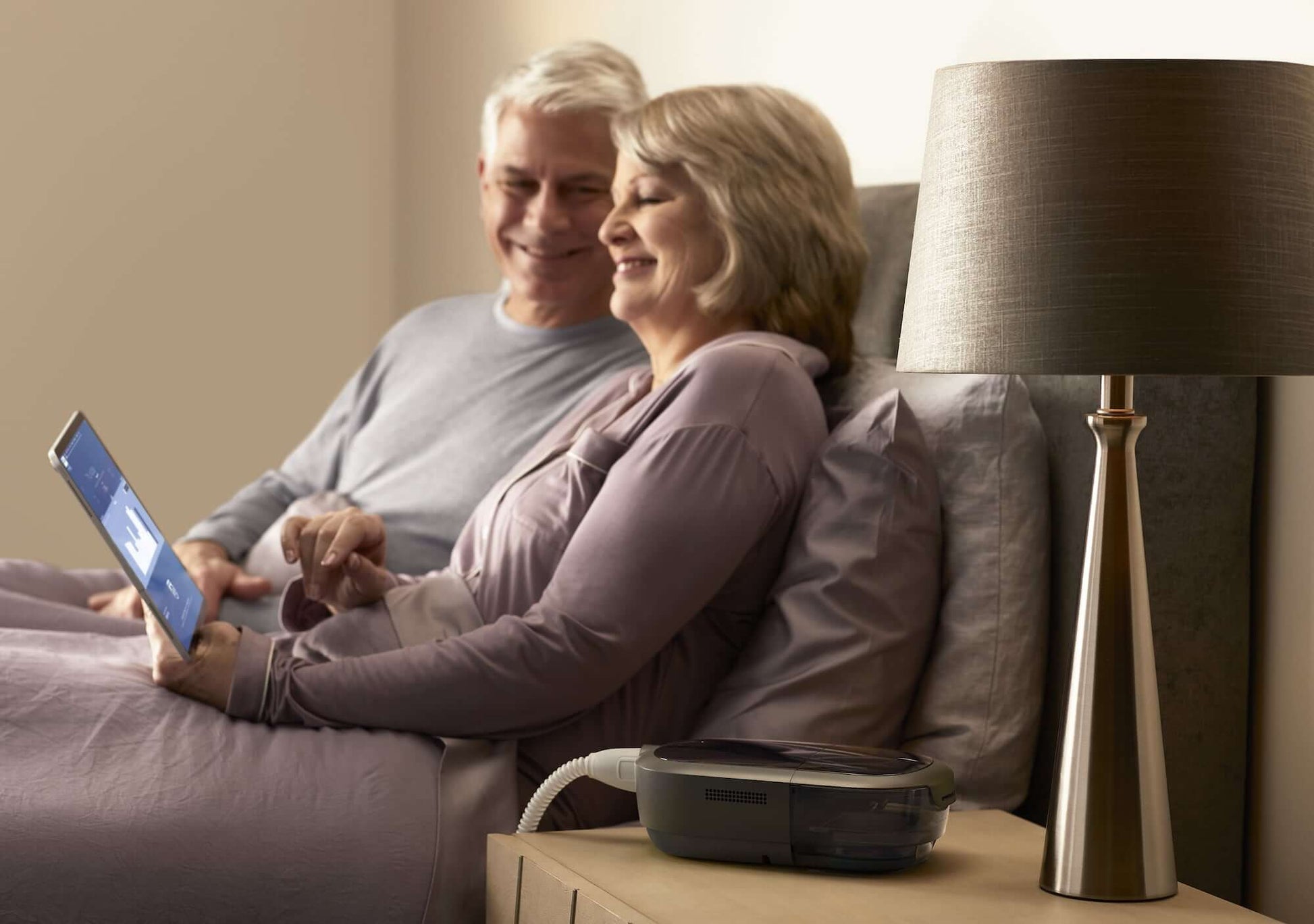 Patient utilisant l'application DreamMapper au lit