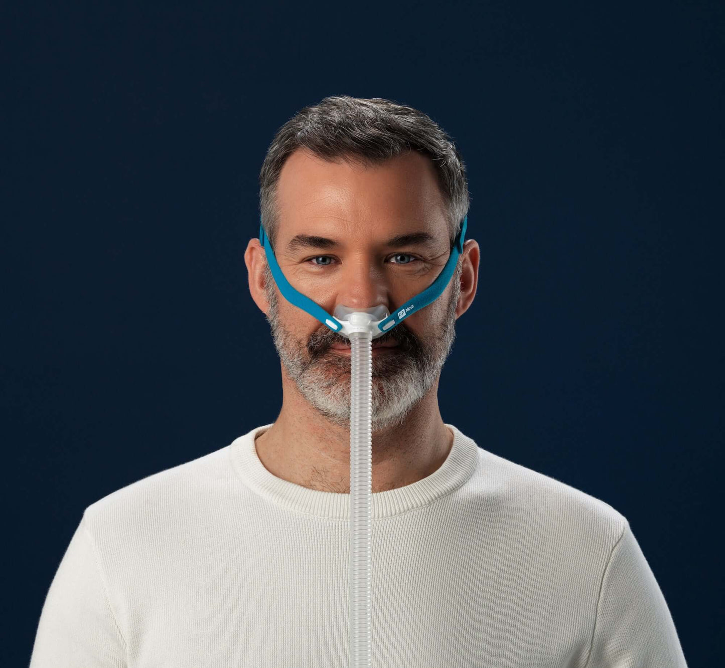 Un homme portant le Nova Micro de Fisher & Paykel