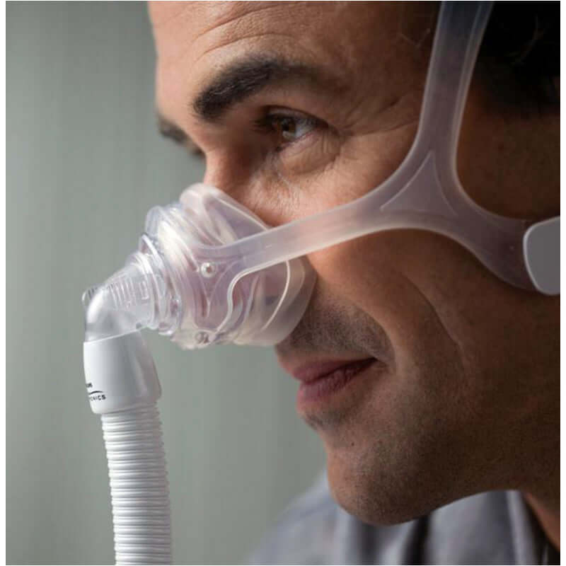 Un homme portant le Wisp de Respironics