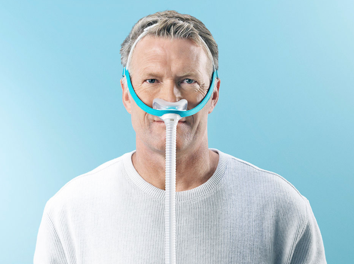 Man wearing the Evora mask by Fisher and Paykel